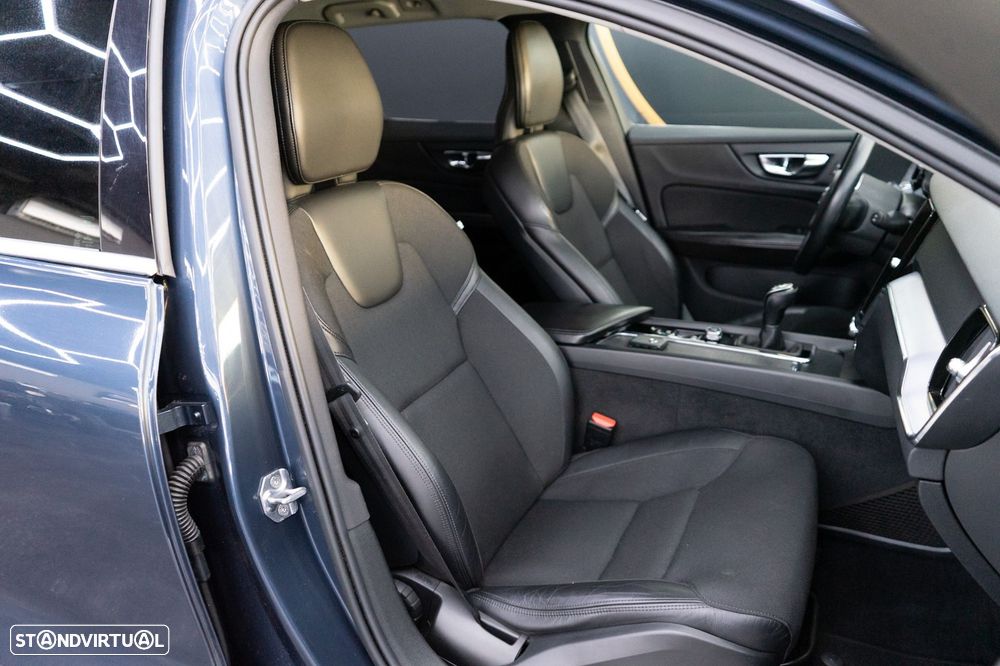 Volvo V60 2.0 D3 Momentum - 44
