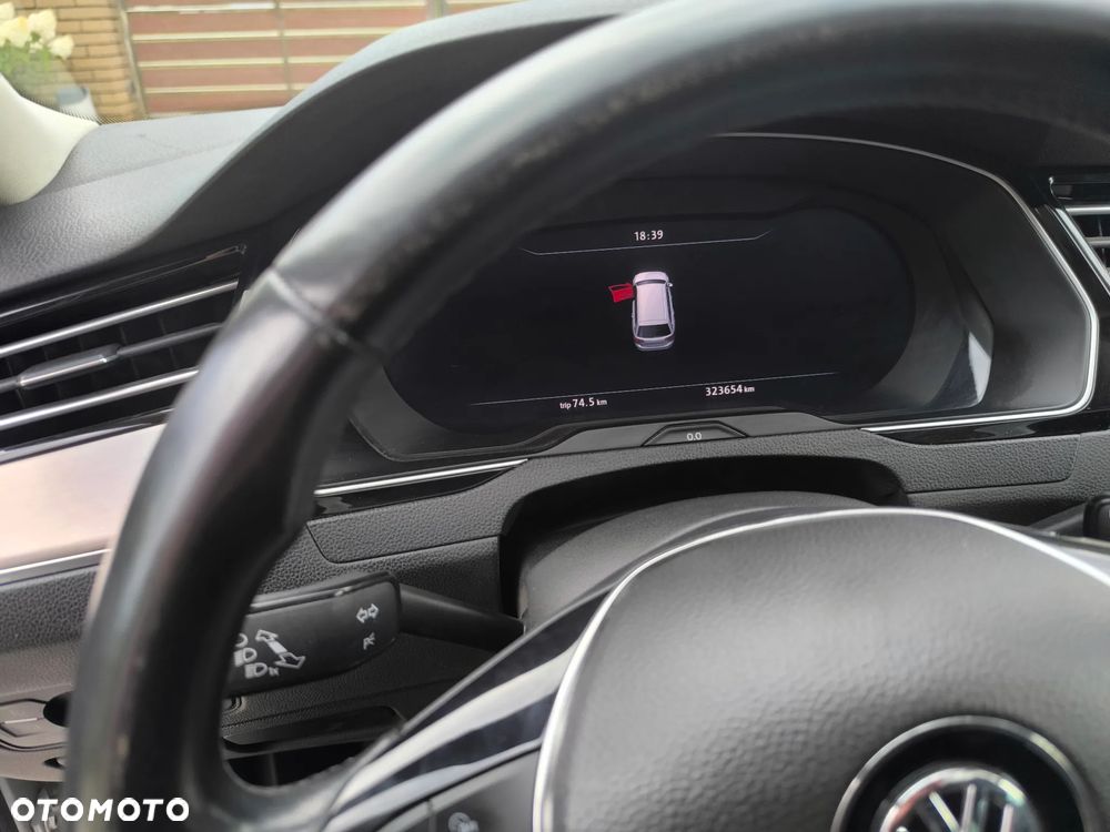 Volkswagen Passat 2.0 TDI SCR Highline - 16