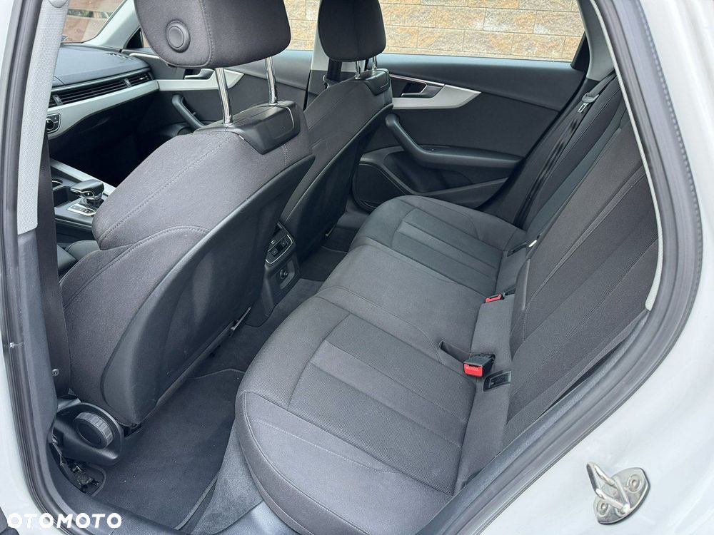 Audi A4 Limousine - 12