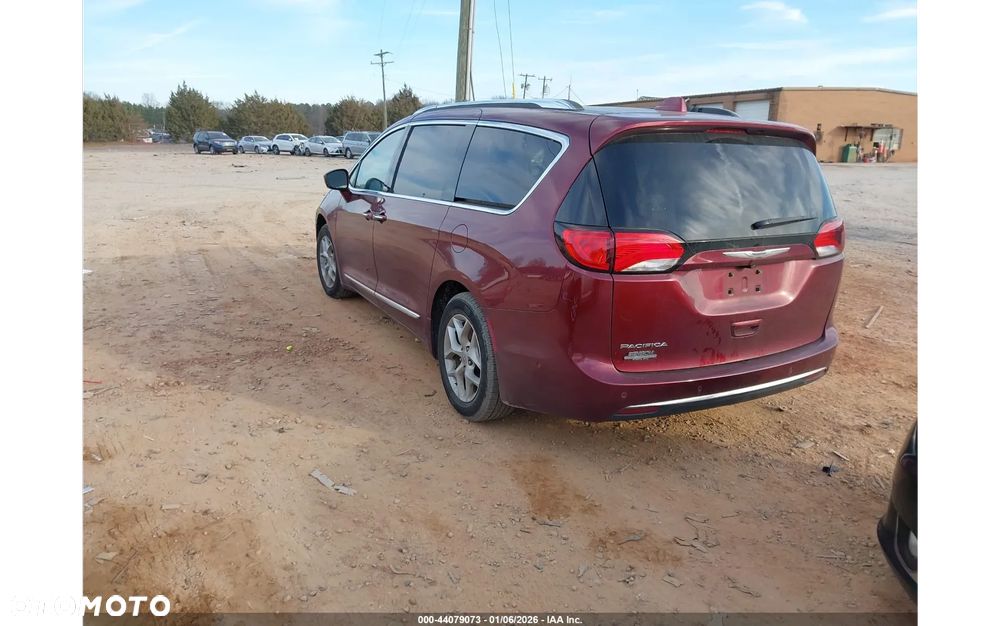Chrysler Pacifica - 3