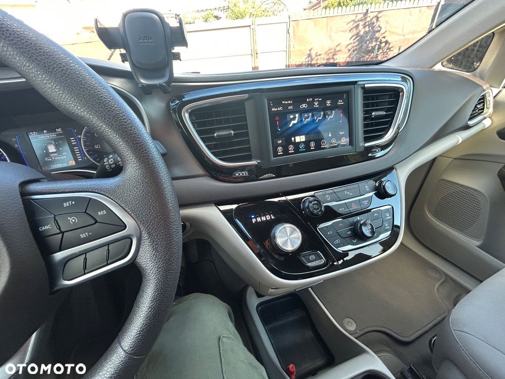 Chrysler Pacifica - 16