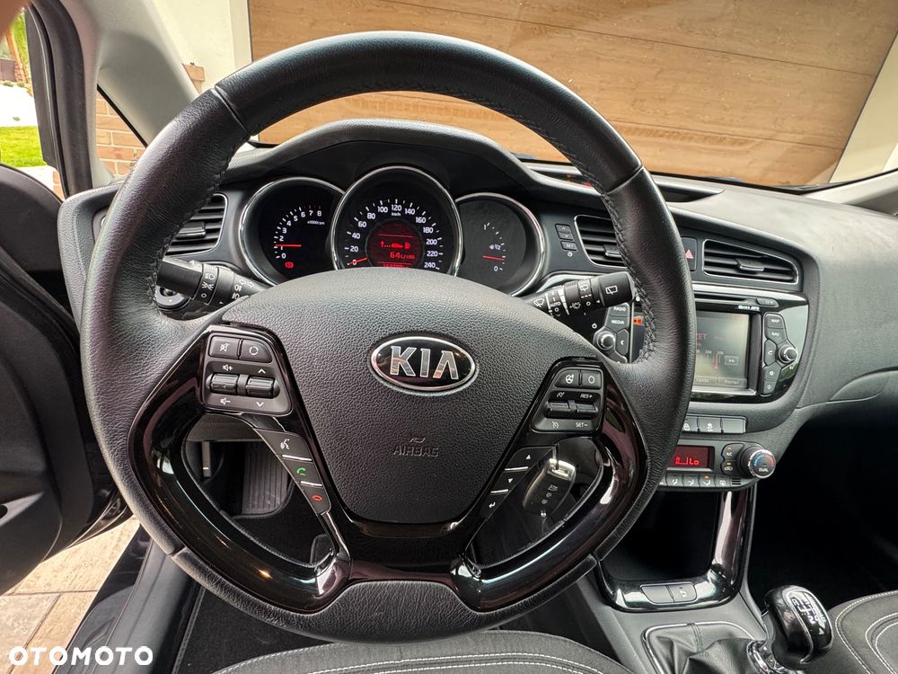 Kia Ceed 1.6 GDI Fifa World Cup Edition - 29