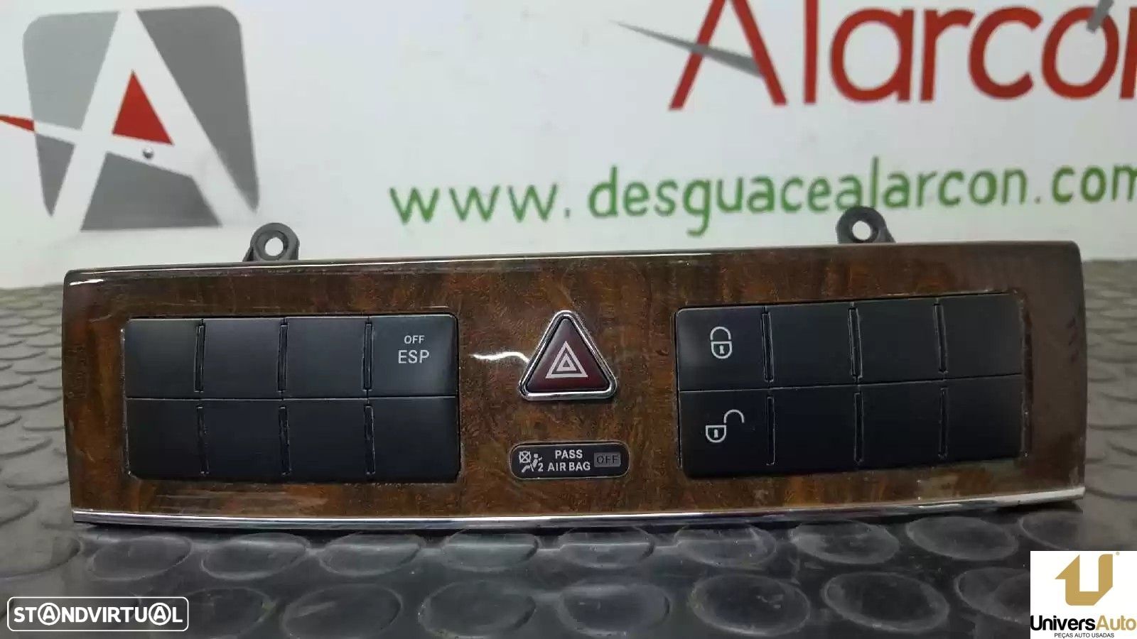 BOTÃO DE EMERGÊNCIA MERCEDES-BENZ CLASSE C T-MODEL 2006 -2038215281 - 1