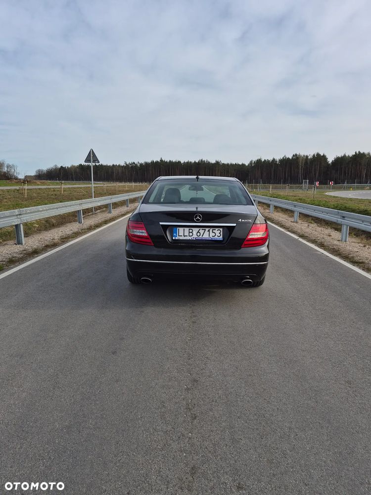 Mercedes-Benz Klasa C 300 CDI DPF 4Matic (BlueEFFICIENCY) 7G-TRONIC Elegance - 15