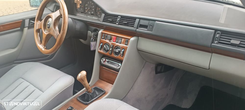 Mercedes-Benz E 200 D - 10