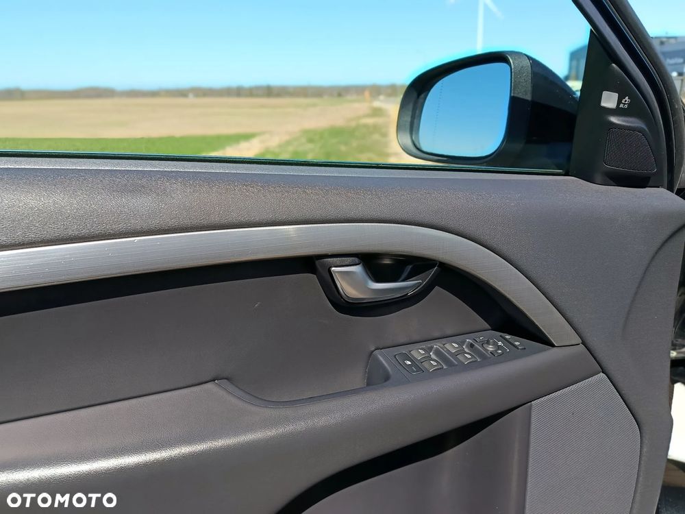 Volvo V70 2.5T Momentum - 23