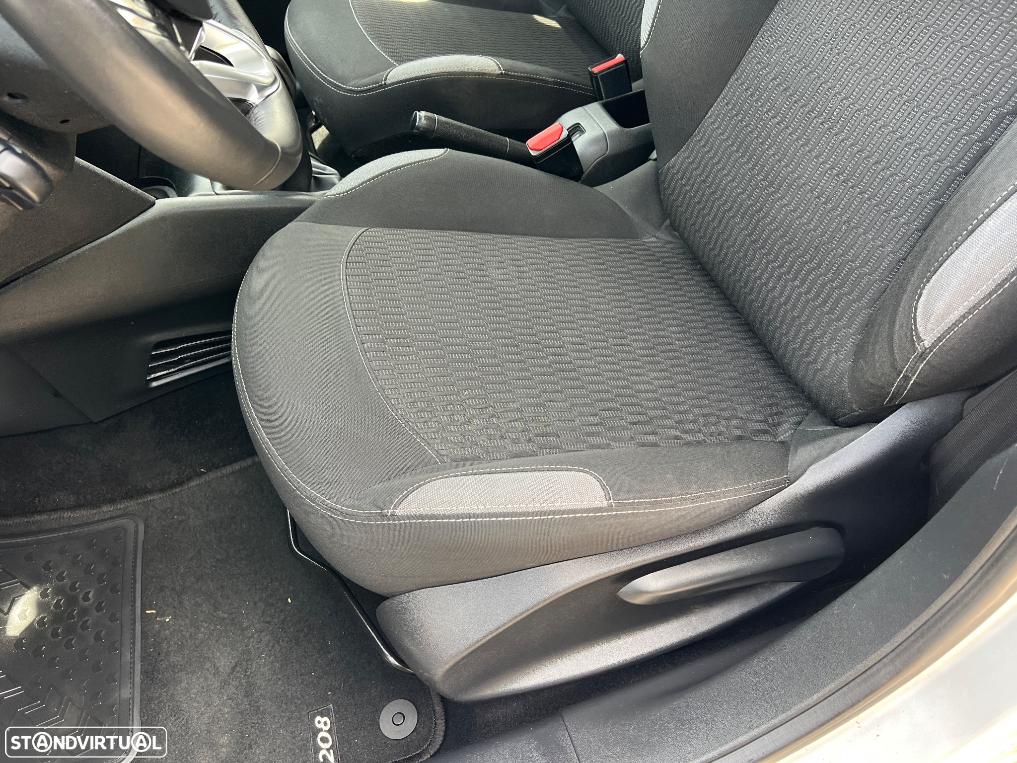 Peugeot 208 1.2 PureTech Allure - 21