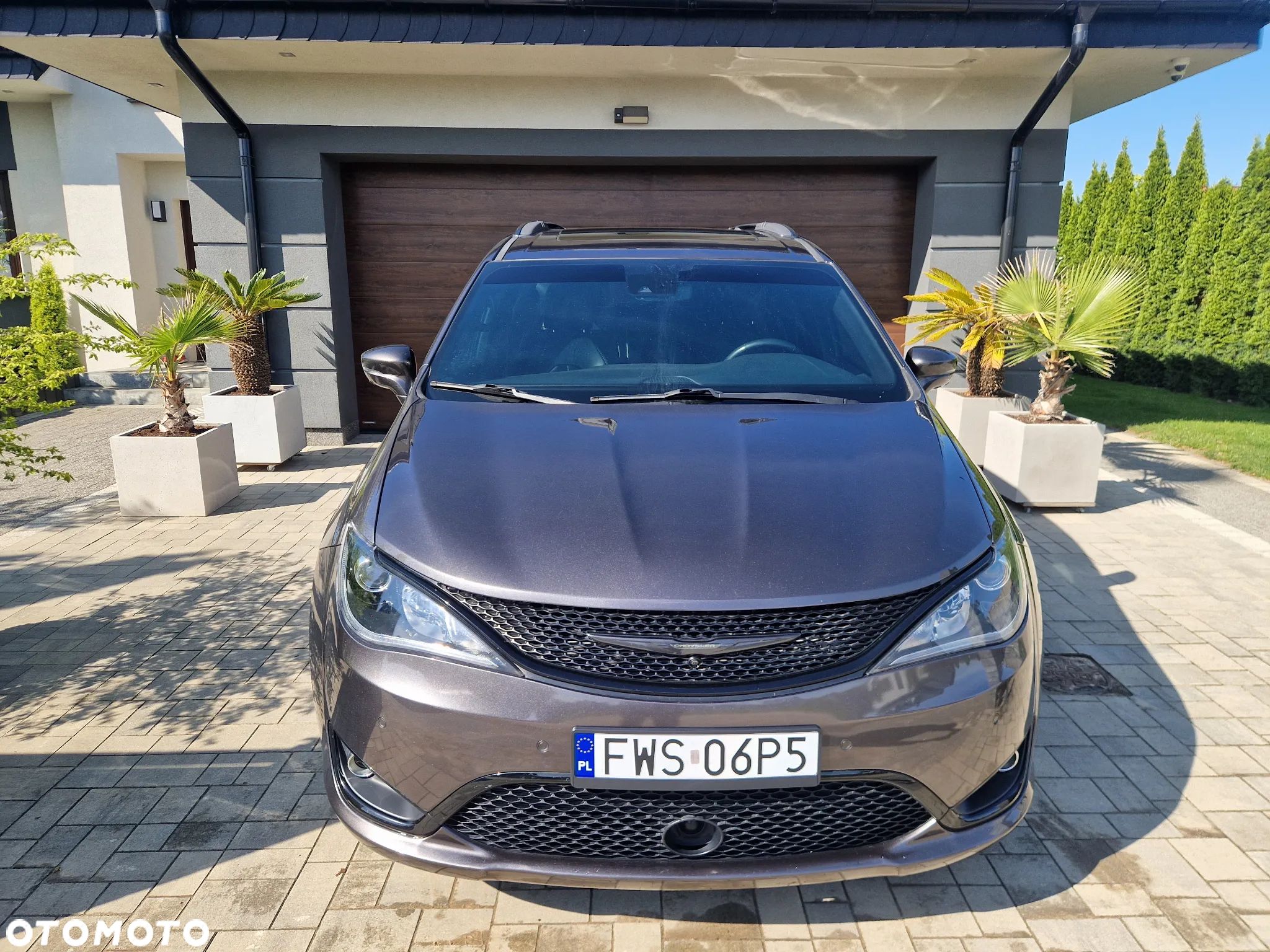 Chrysler Pacifica - 1