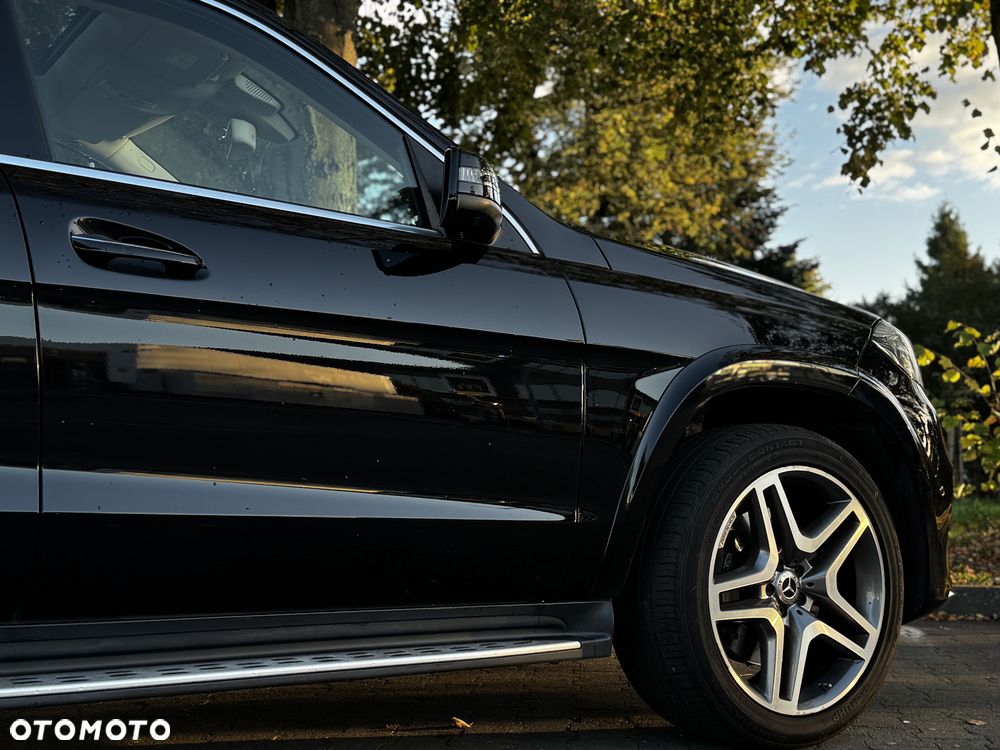 Mercedes-Benz GLS - 12