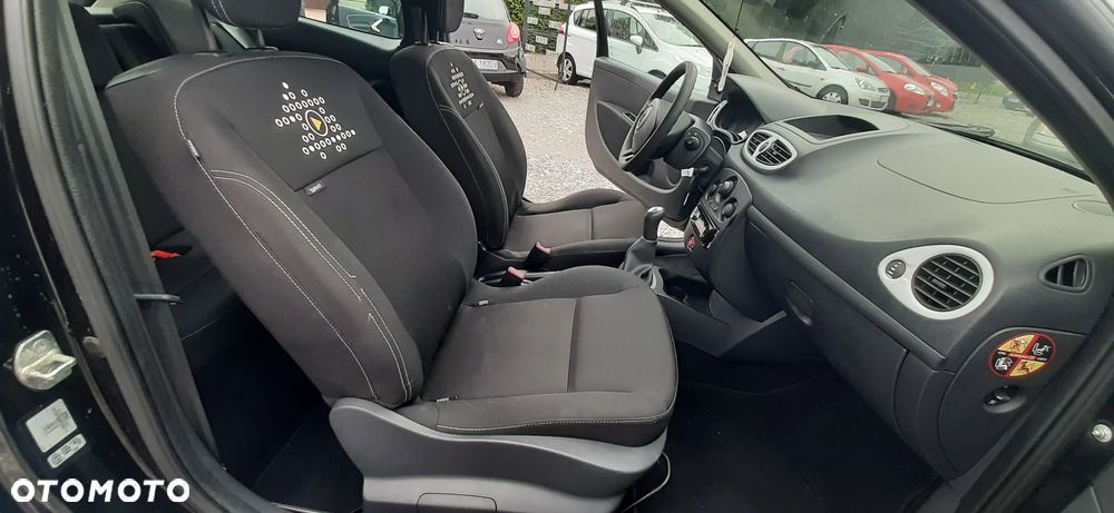 Renault Clio - 28