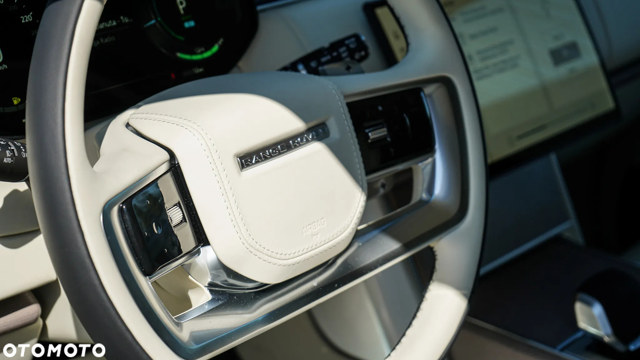 Land Rover Range Rover P460e Hybrid Autobiography - 10