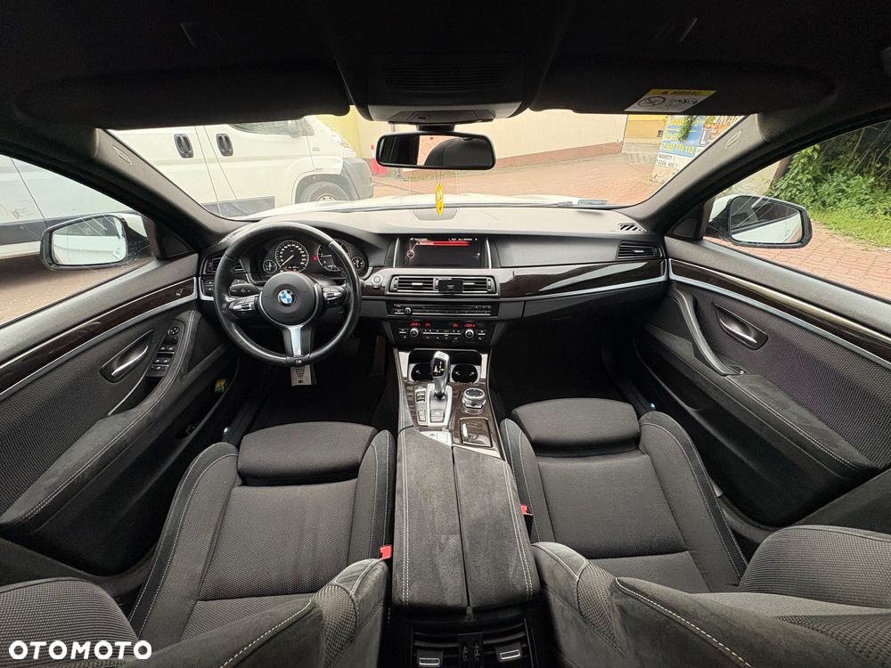 BMW Seria 5 525d xDrive - 27