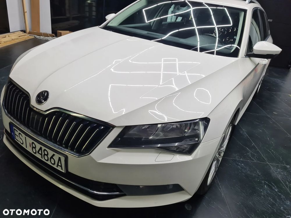 Skoda Superb 2.0 TDI DSG Sportline - 8