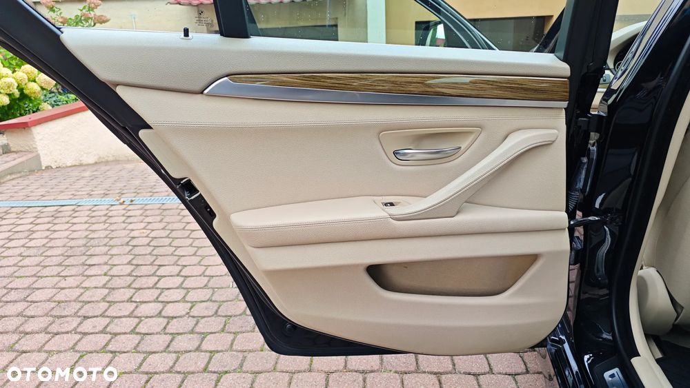BMW Seria 5 525d xDrive Modern Line - 20