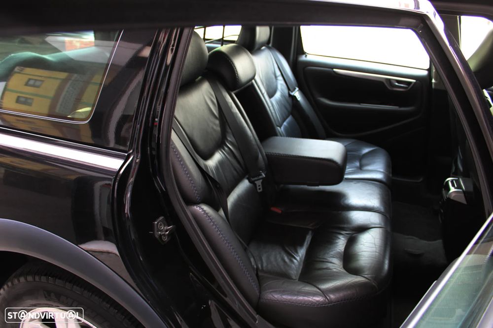 Volvo XC 70 2.4 D5 Nivel 2 - 28