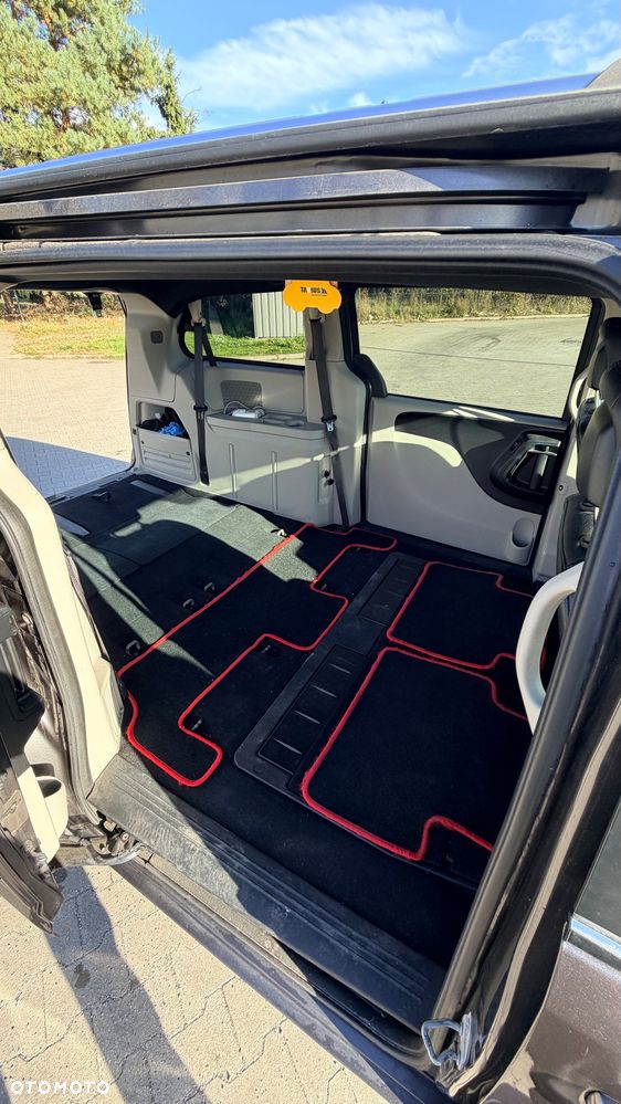 Dodge Grand Caravan - 24
