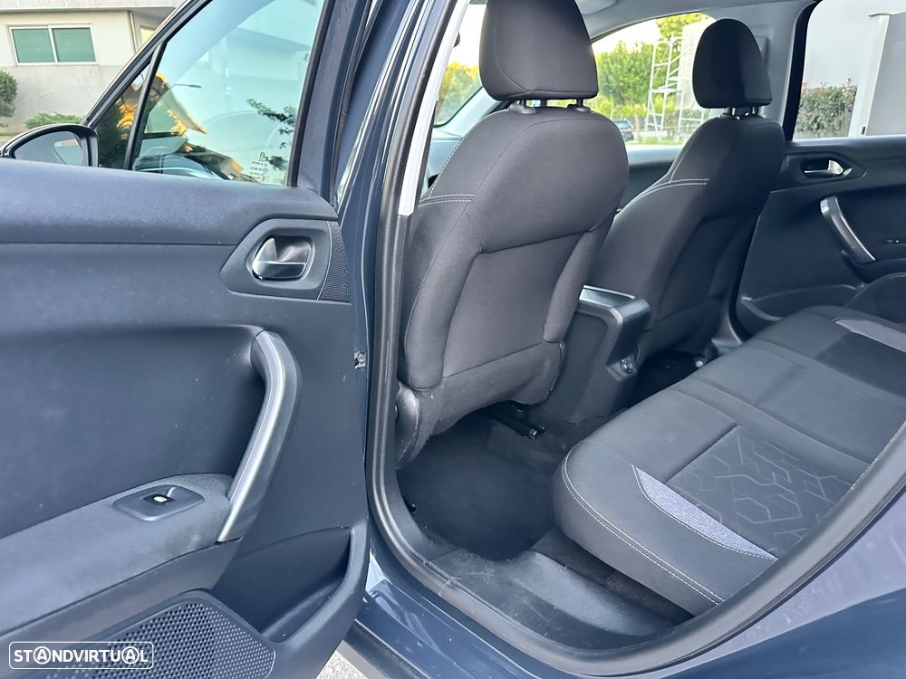 Peugeot 2008 1.6 BlueHDi Style - 32