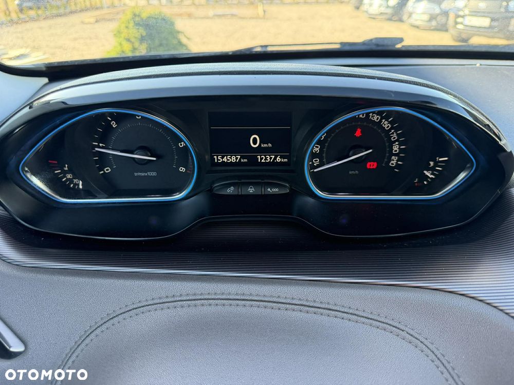 Peugeot 2008 1.6 e-HDi Allure S&S - 16