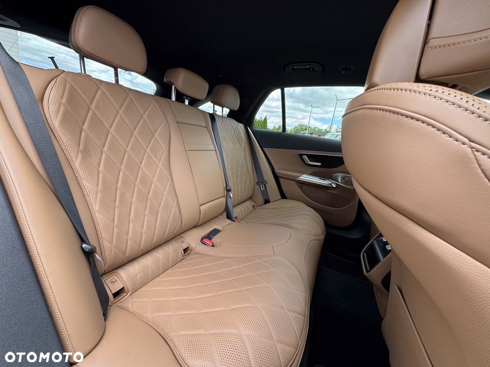 Mercedes-Benz Klasa E 200 mHEV 4-Matic Avantgarde 9G-Tronic - 16