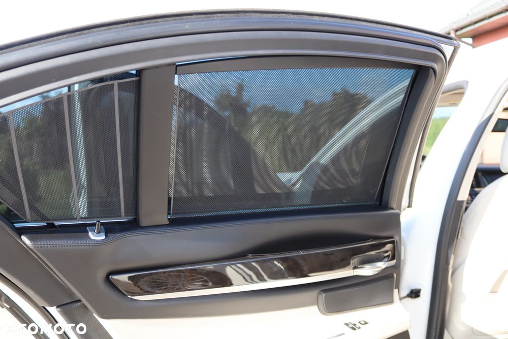 BMW Seria 7 750i - 26