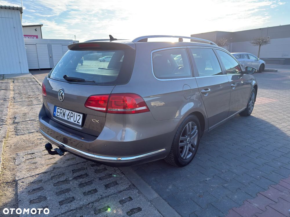 Volkswagen Passat 1.6 TDI Comfortline - 11