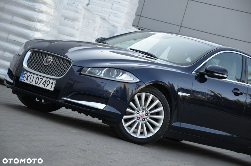 Jaguar XF - 19