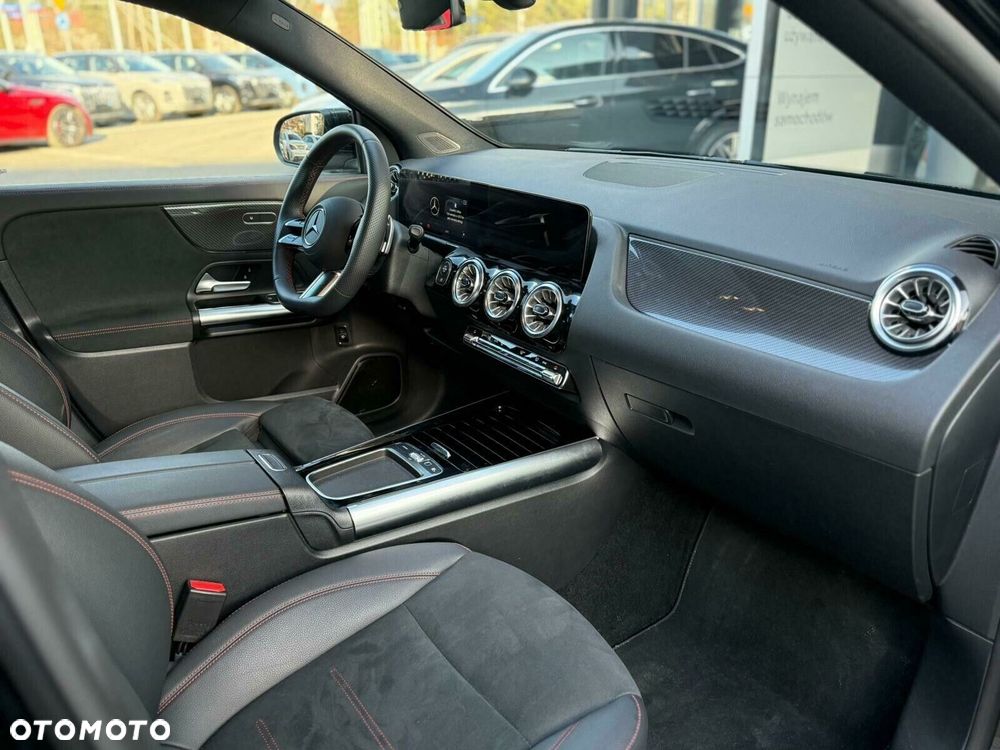 Mercedes-Benz GLA - 13