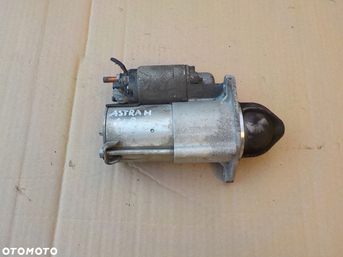 rozrusznik opel astra H 1,6 16v 55556092 - 1