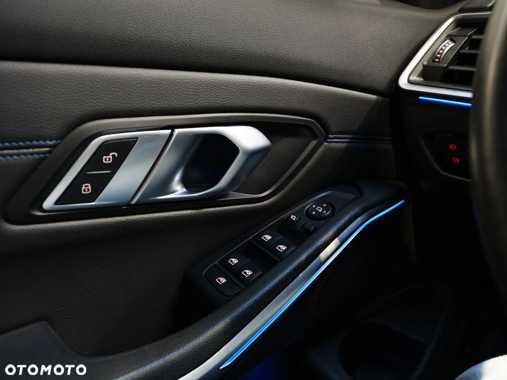 BMW Seria 3 320d xDrive M Sport sport - 35