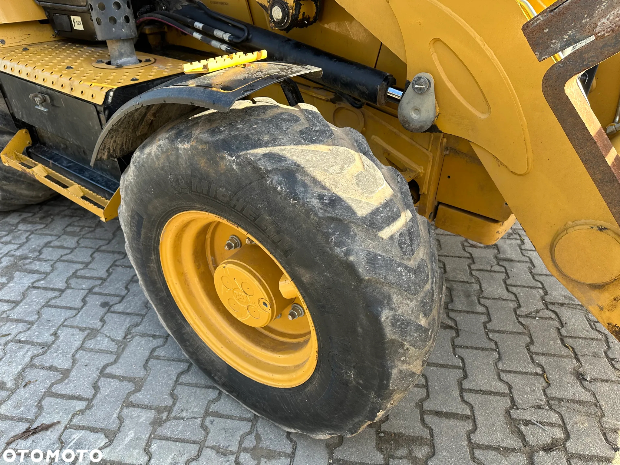 Caterpillar 428F2 - 23