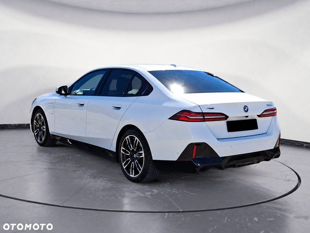 BMW Seria 5 550e xDrive - 3