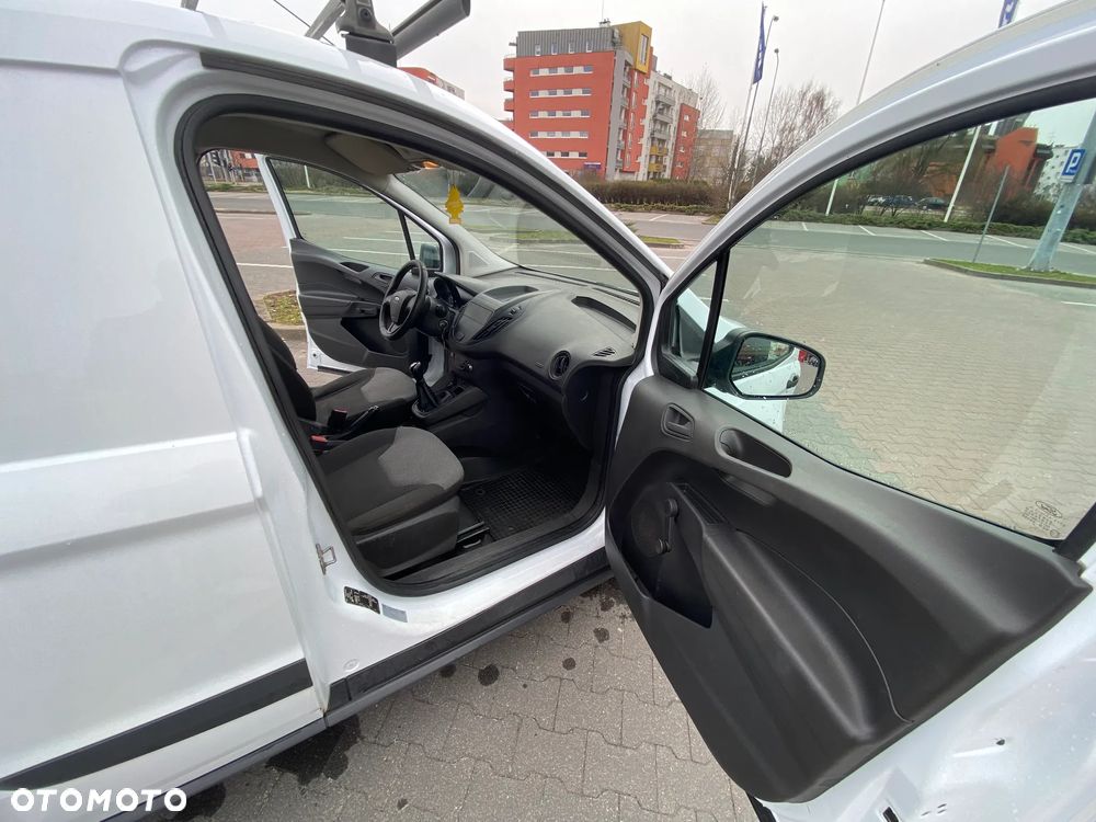 Ford Transit Courier - 15