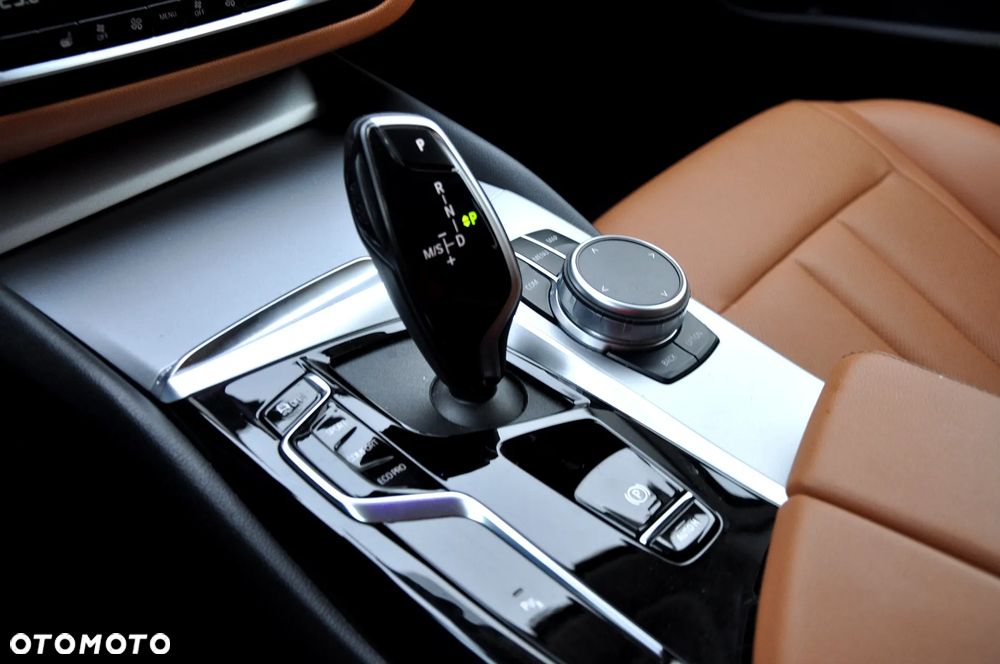 BMW Seria 5 520d xDrive - 21