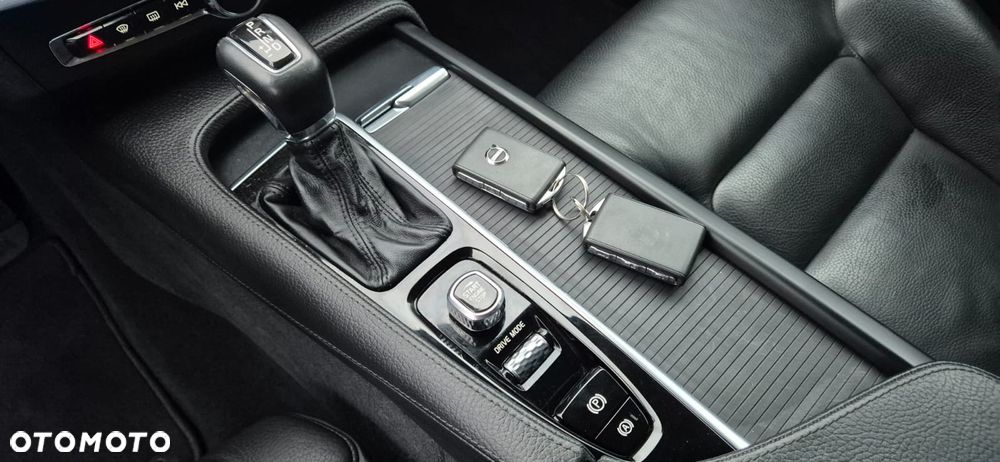 Volvo S90 D4 SCR Momentum - 27