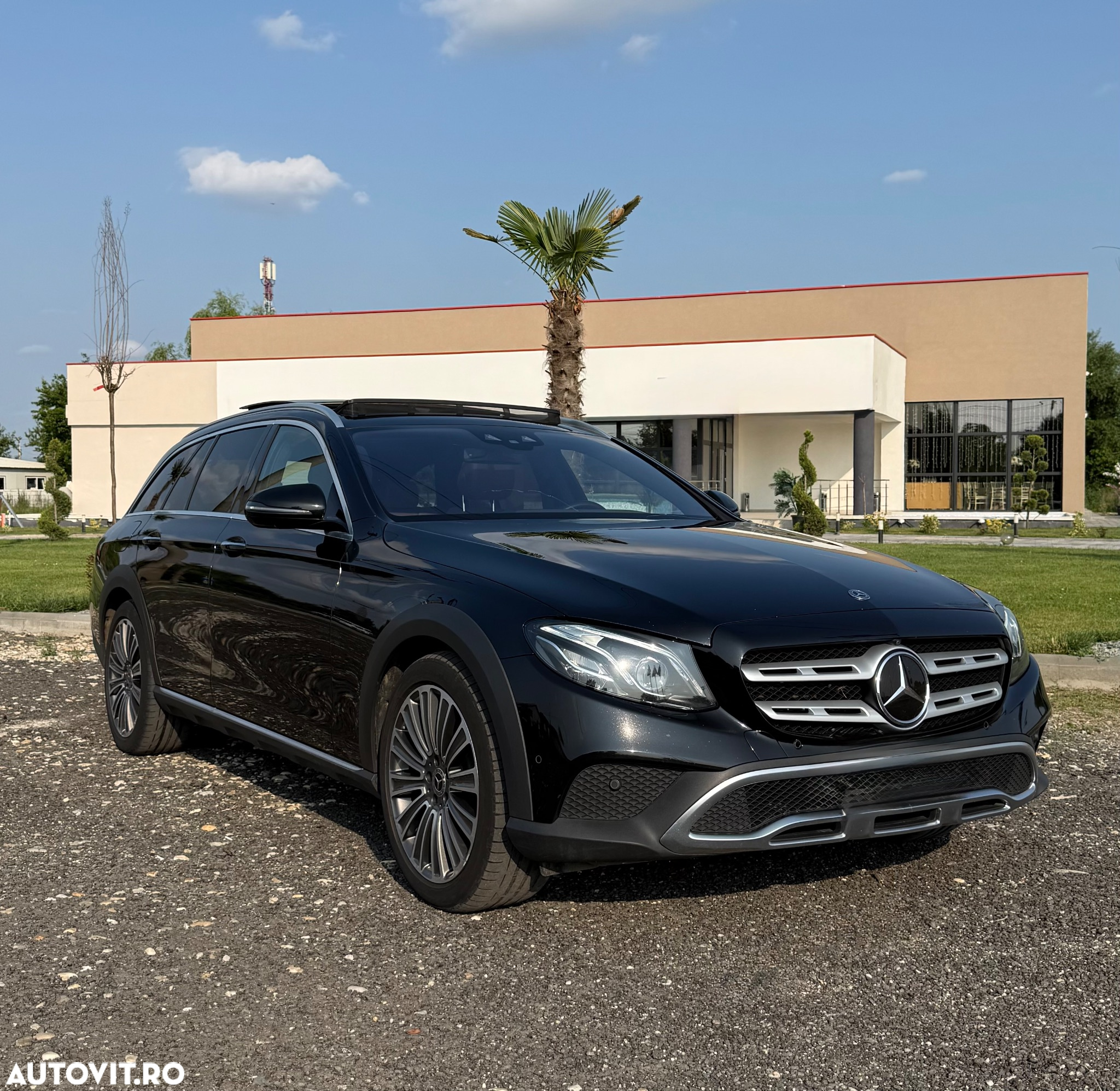 Mercedes-Benz E 220 d 4Matic T 9G-TRONIC Avantgarde - 3