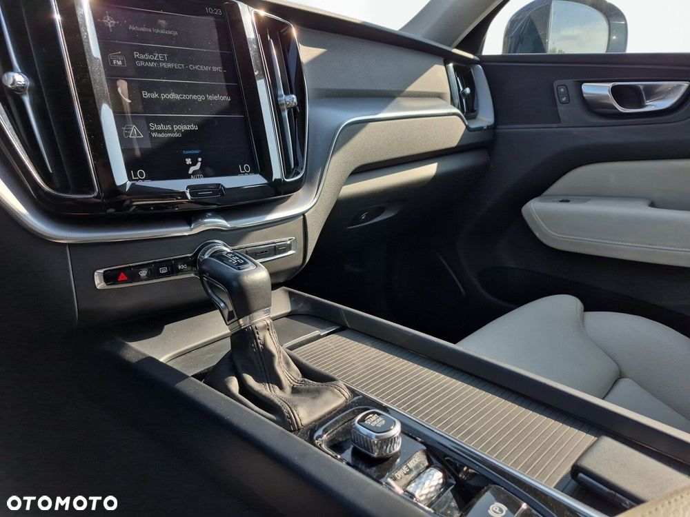Volvo XC 60 D4 Momentum Pro - 16