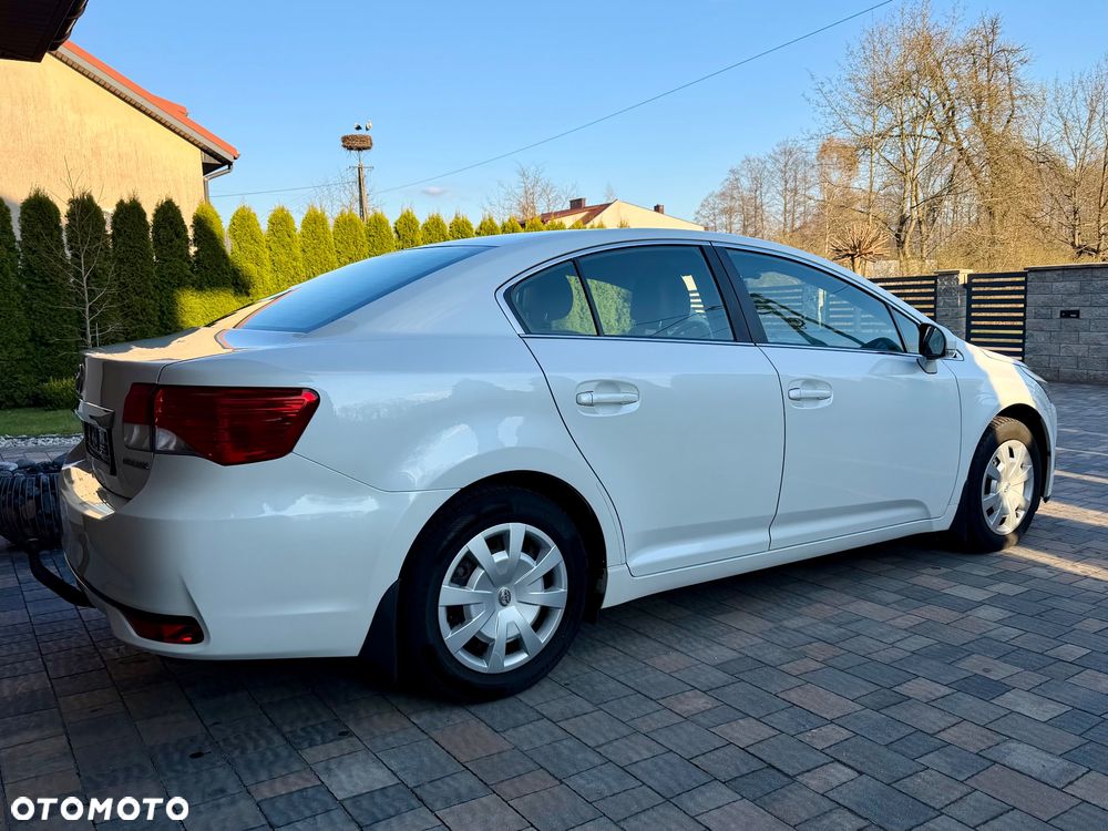 Toyota Avensis 1.8 Sol NAVI - 8