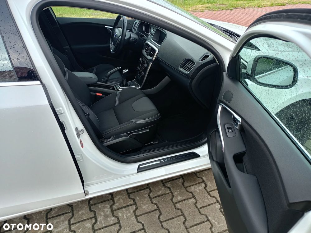 Volvo V40 D2 Drive-E Momentum - 11
