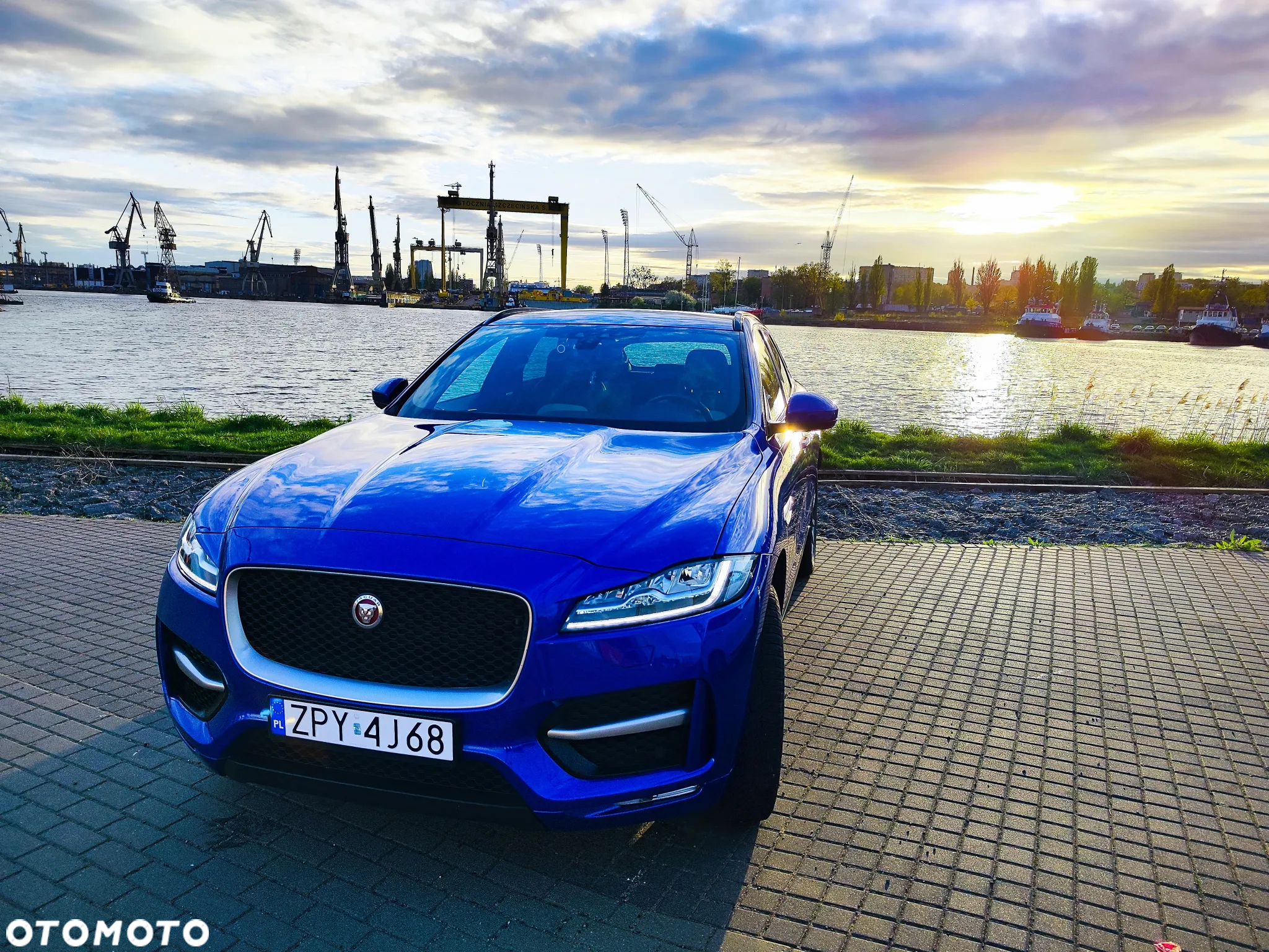Jaguar F-Pace 2.0 i4D AWD R-Sport - 12