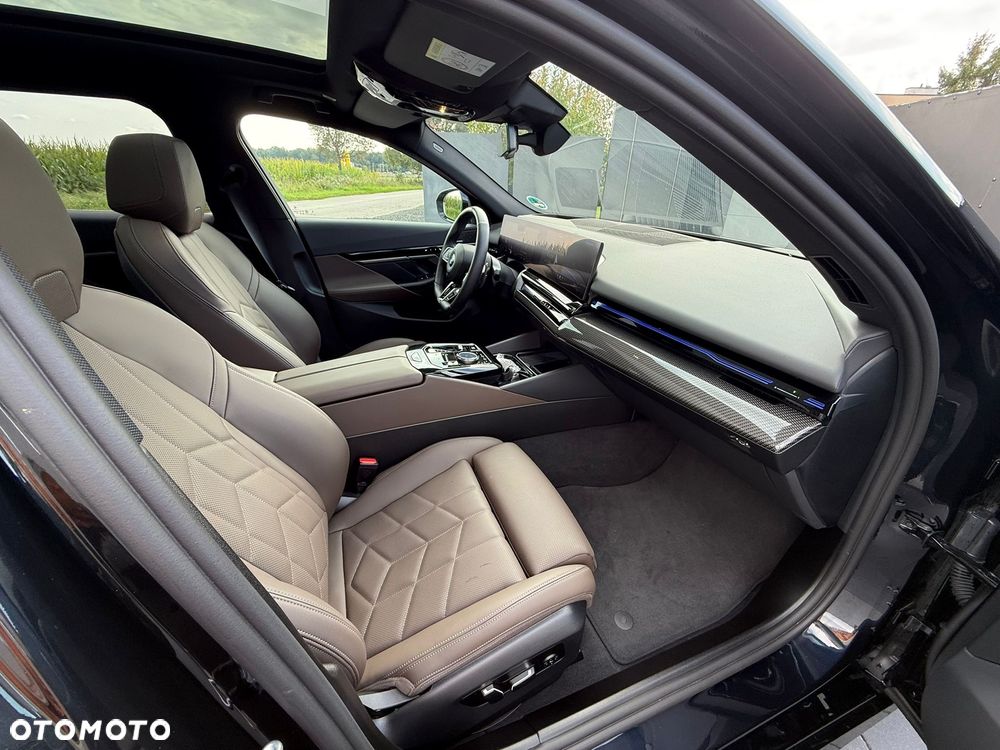 BMW Seria 5 520d xDrive Touring - 35