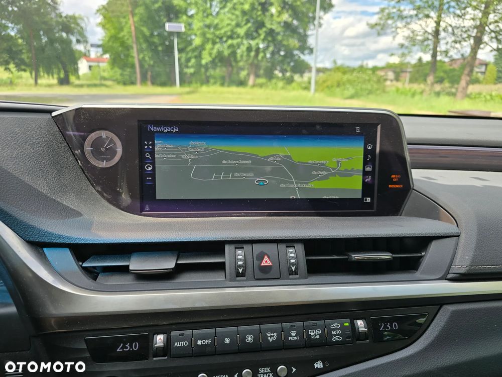 Lexus ES - 16