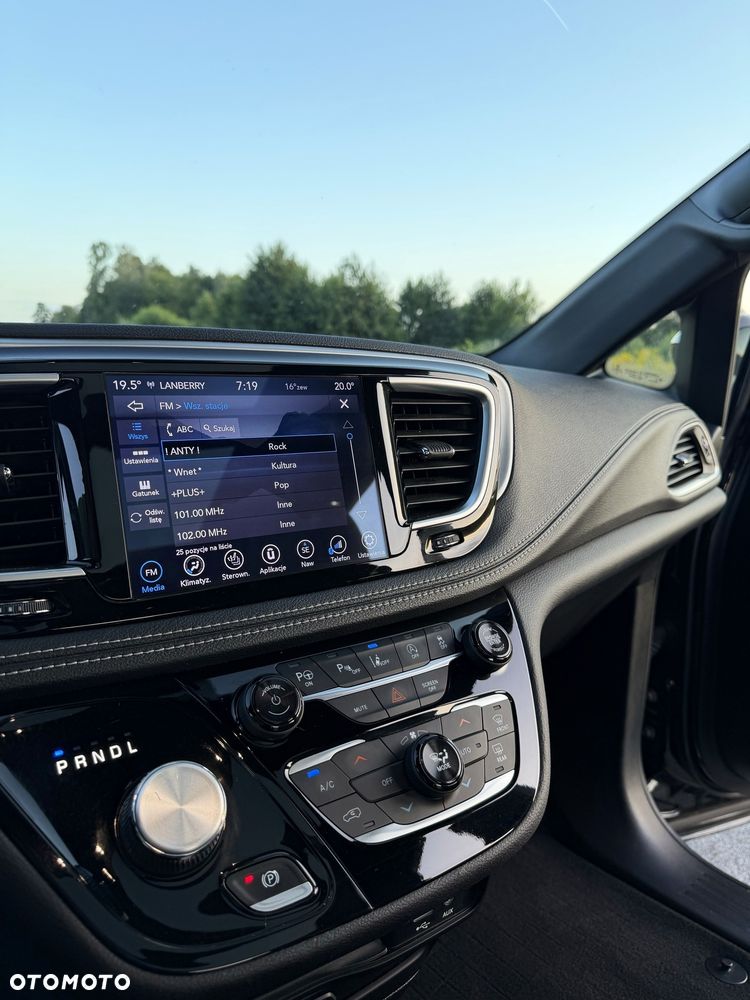 Chrysler Pacifica - 20