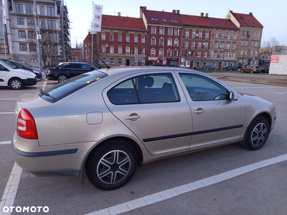Skoda Octavia 1.6 FSI Ambiente - 3