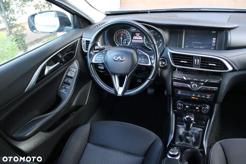 Infiniti Q30 - 30