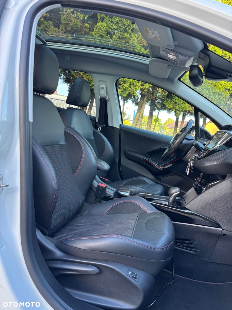 Peugeot 2008 PureTech 110 Stop&Start EAT6 GT-Line Edition - 27