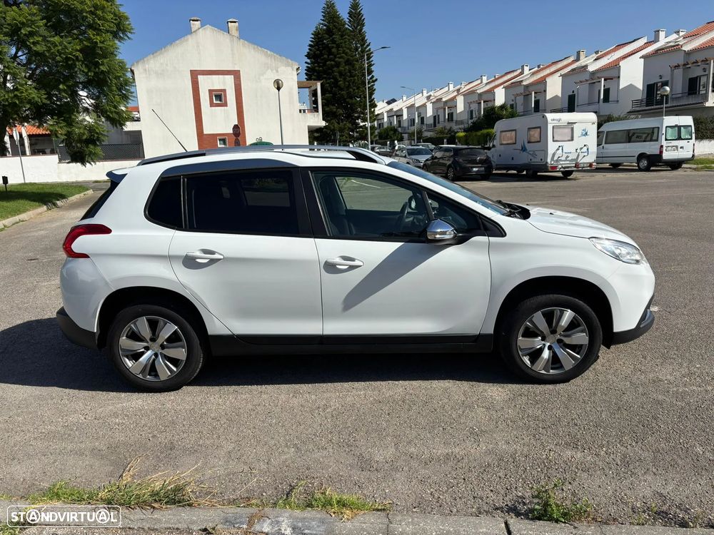 Peugeot 2008 1.2 PureTech Allure - 4