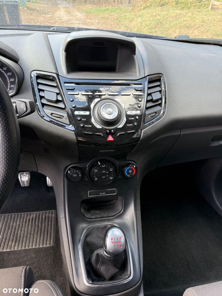 Ford Fiesta 1.6 EcoBoost ST - 10