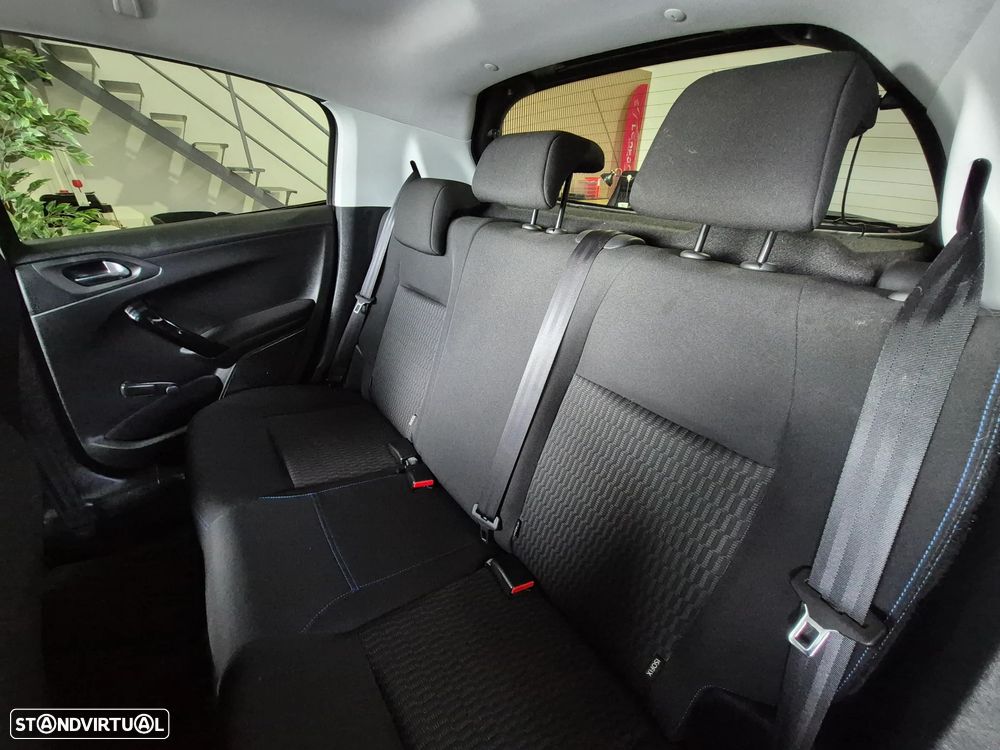Peugeot 208 1.2 PureTech Signature - 11