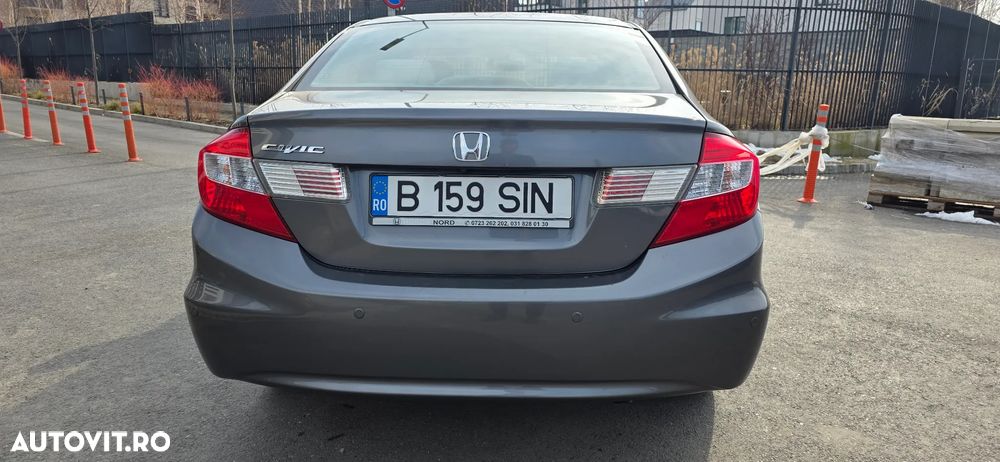 Honda Civic 1.8 MT ES - 6