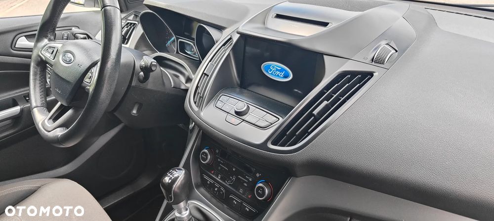 Ford Kuga 1.5 EcoBoost 2x4 Trend - 35